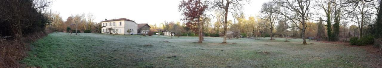 Bed and Breakfast Chez Alexandra Louchats Exterior foto