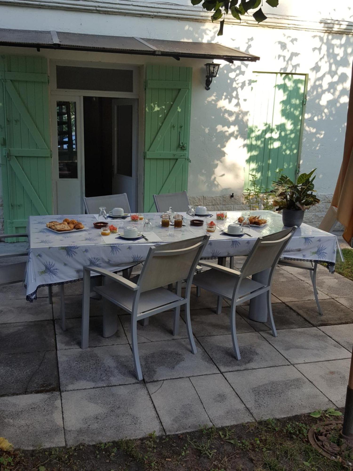 Bed and Breakfast Chez Alexandra Louchats Exterior foto